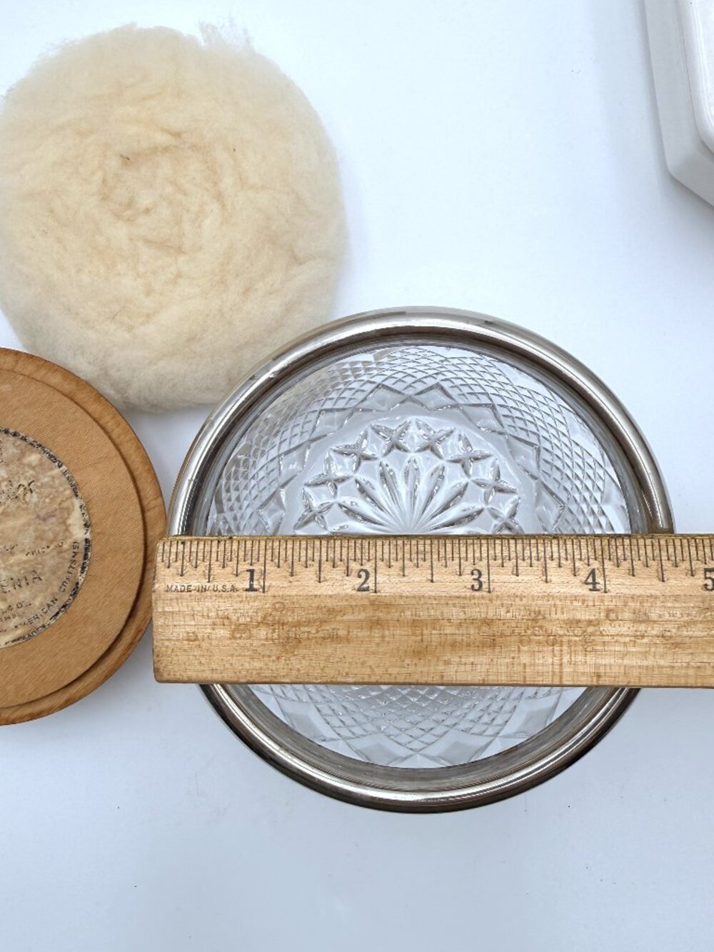 Vtg Pair Powder Jars 1930s Yardley Gardenia w Puff Wood Lid & 1980 Avon Unicorn - Picture 9 of 16